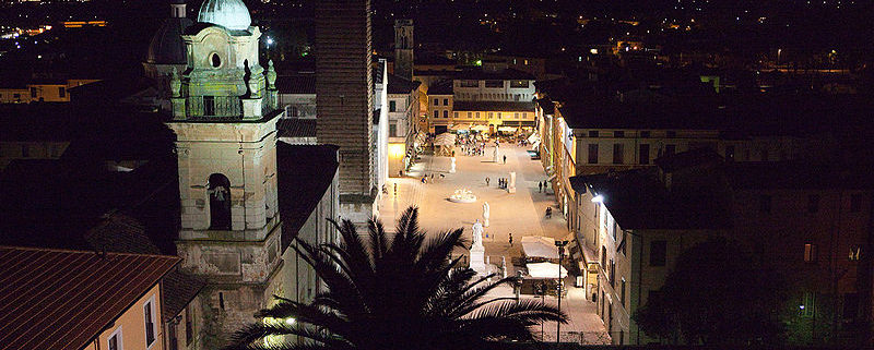 PIETRASANTA SOTTO LE STELLE